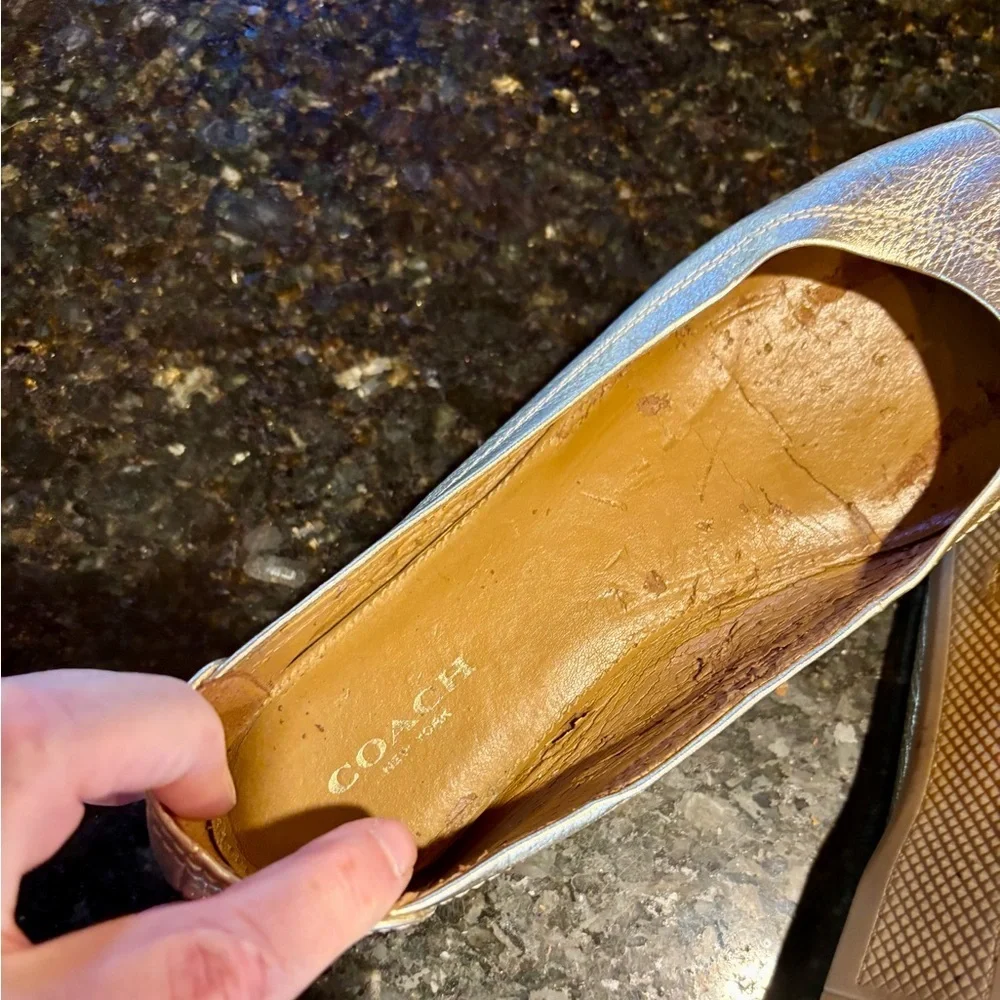 ⭐️Coach Chelsea Leather Metallic Gold Round Toe Flats ⭐️